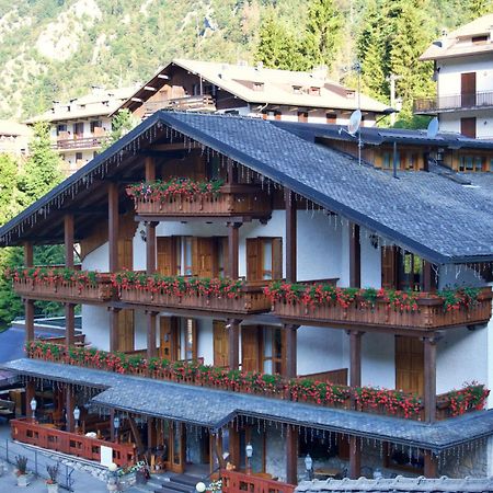 Hotel Le Pinete 皮亚扎托雷 外观 照片
