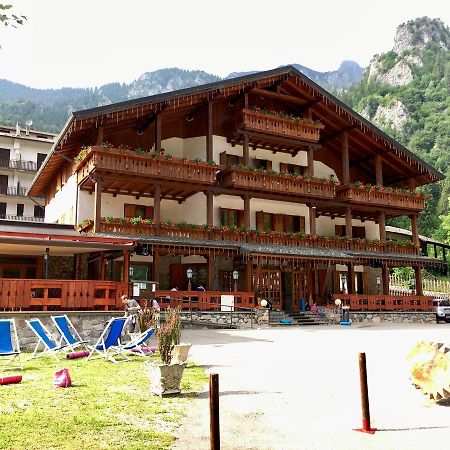 Hotel Le Pinete 皮亚扎托雷 外观 照片