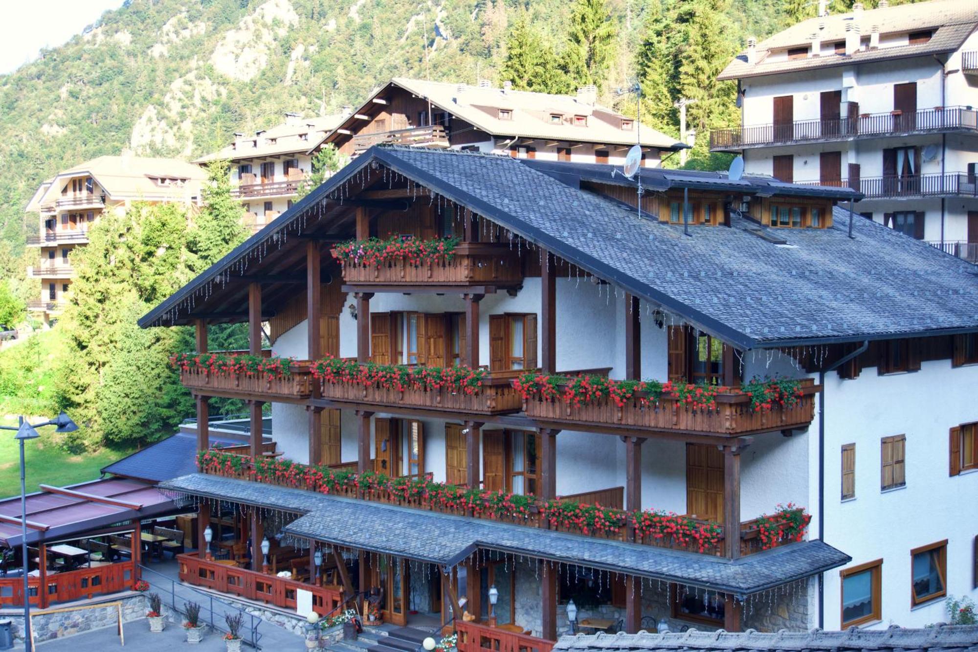 Hotel Le Pinete 皮亚扎托雷 外观 照片