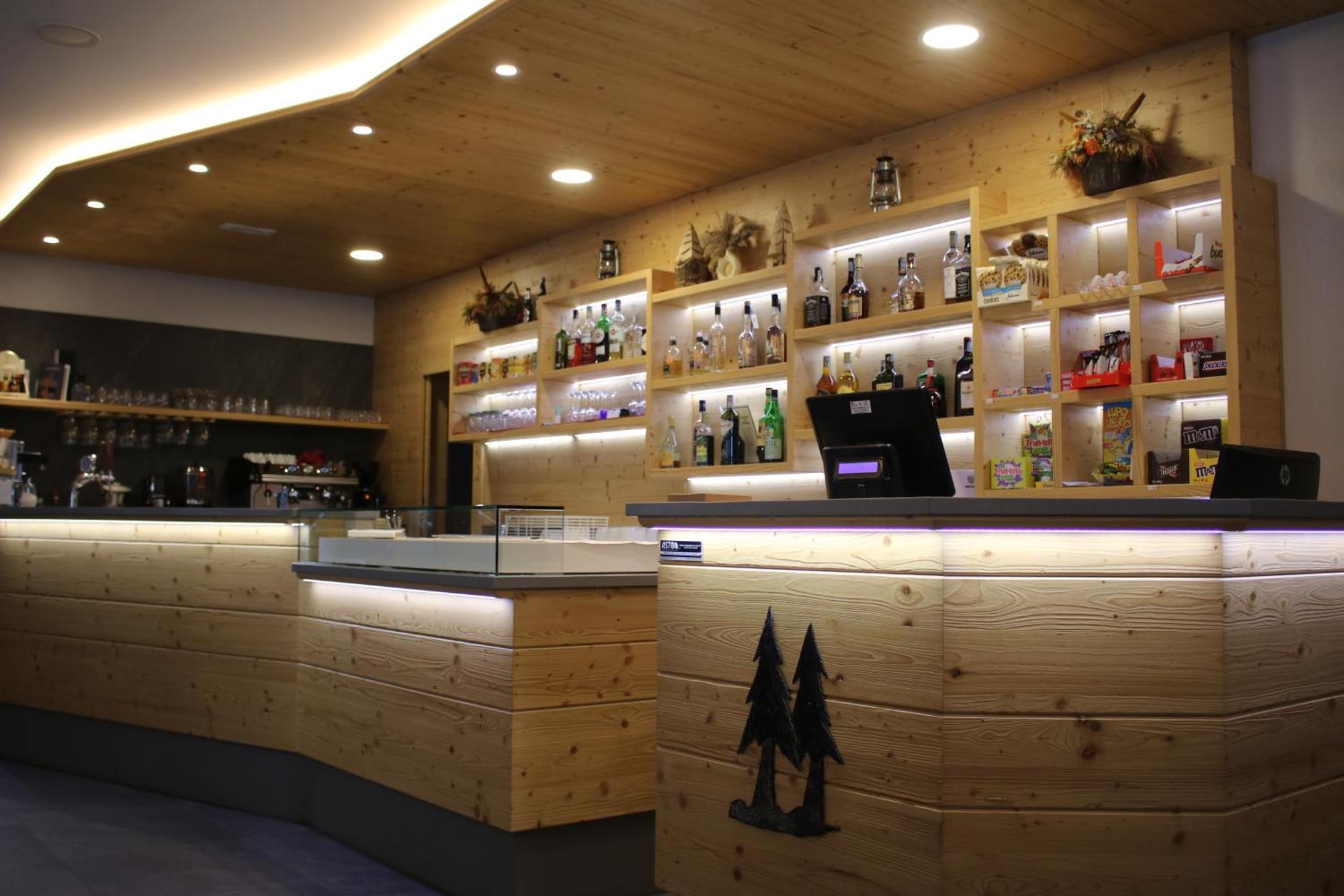 Hotel Le Pinete 皮亚扎托雷 外观 照片