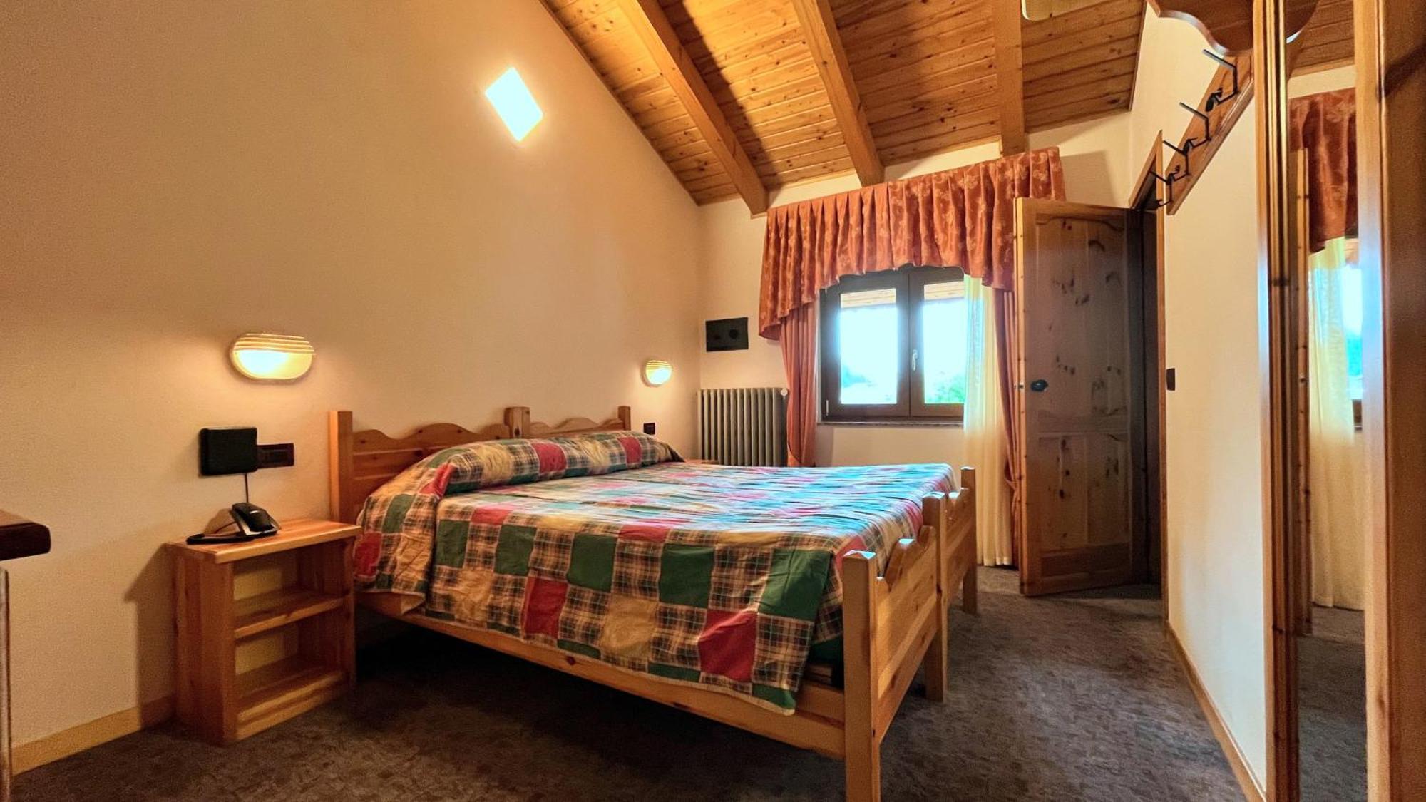 Hotel Le Pinete 皮亚扎托雷 外观 照片
