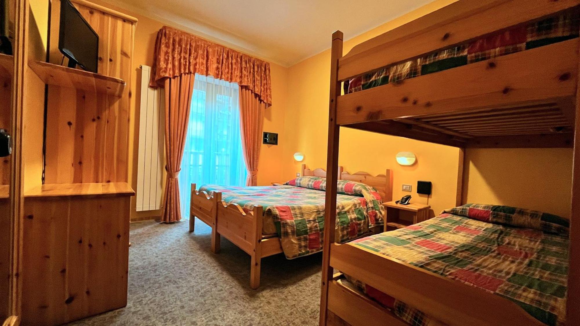 Hotel Le Pinete 皮亚扎托雷 外观 照片