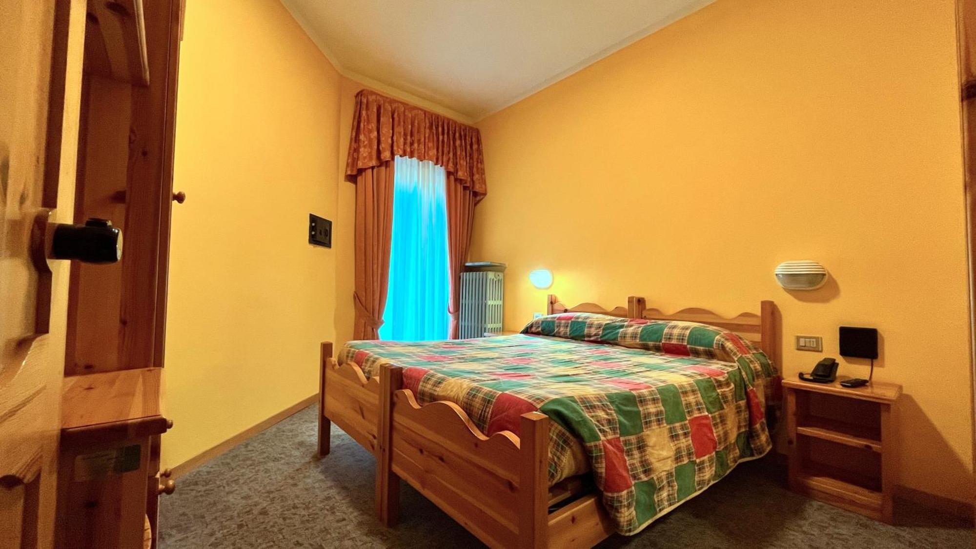 Hotel Le Pinete 皮亚扎托雷 外观 照片