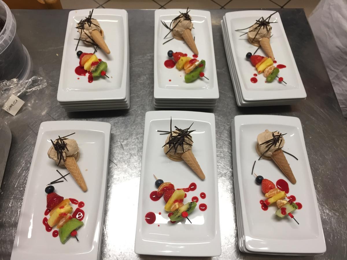 Hotel Le Pinete 皮亚扎托雷 外观 照片