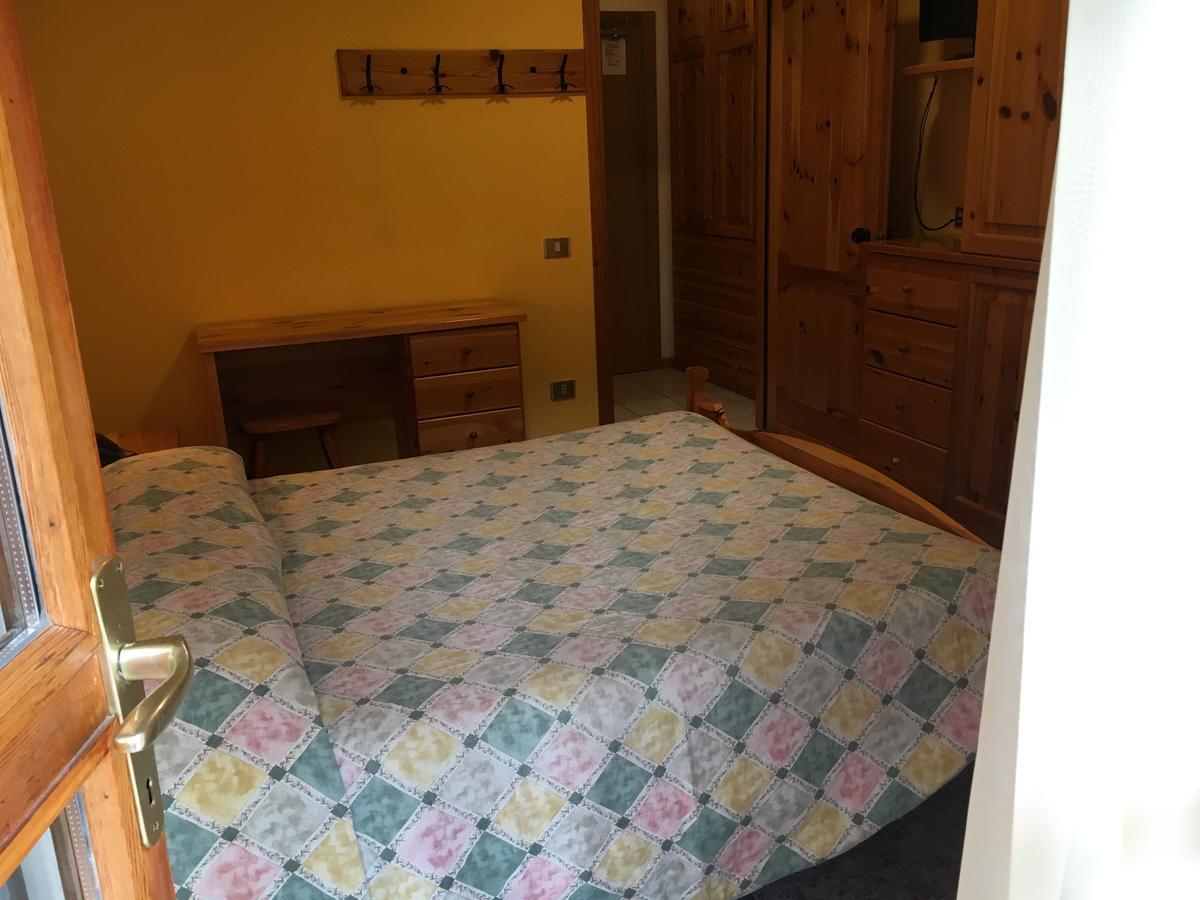 Hotel Le Pinete 皮亚扎托雷 外观 照片