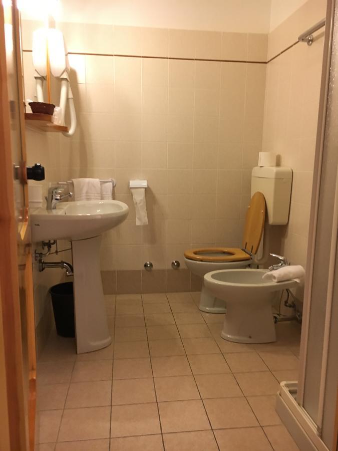 Hotel Le Pinete 皮亚扎托雷 外观 照片