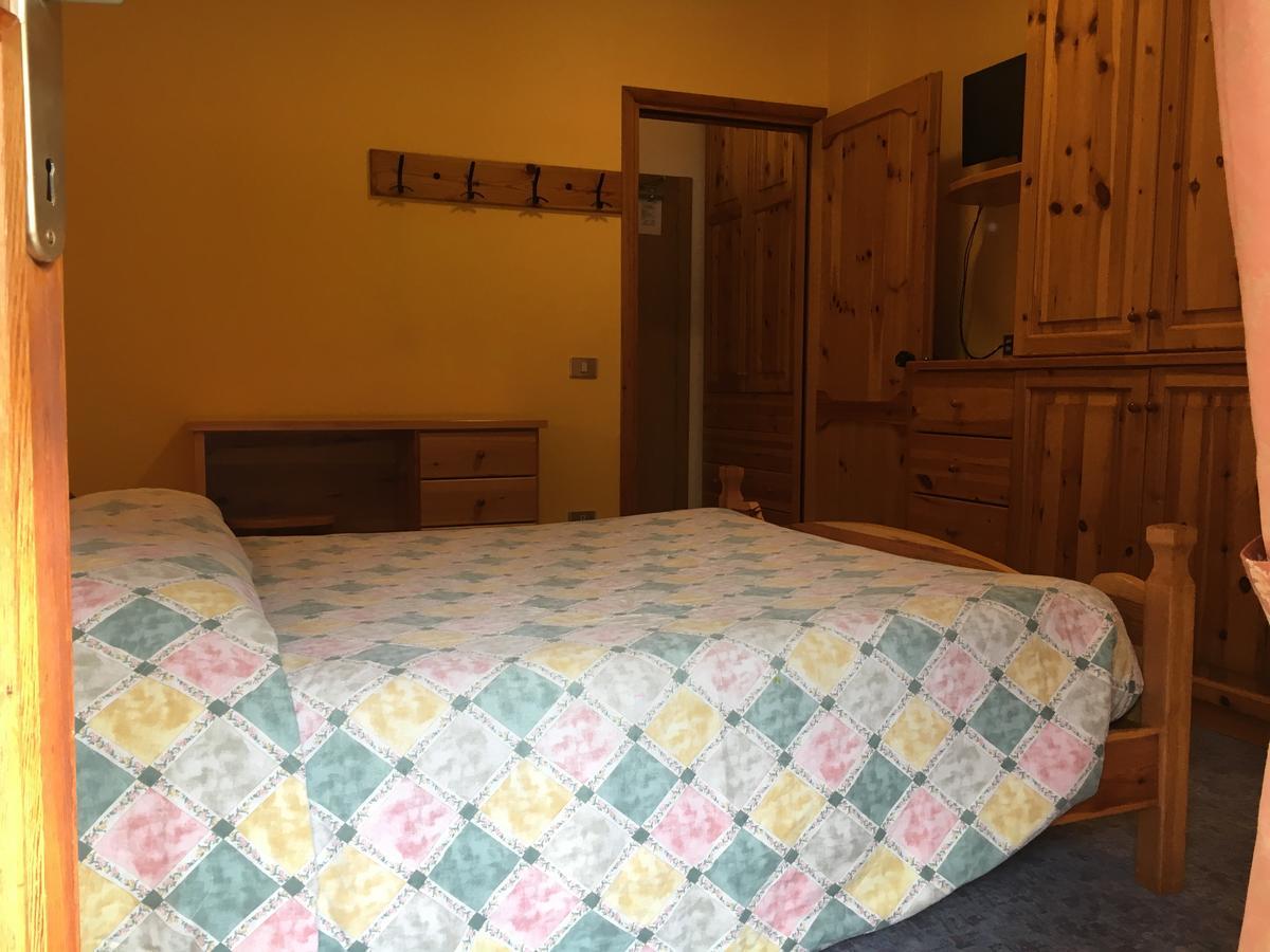Hotel Le Pinete 皮亚扎托雷 外观 照片