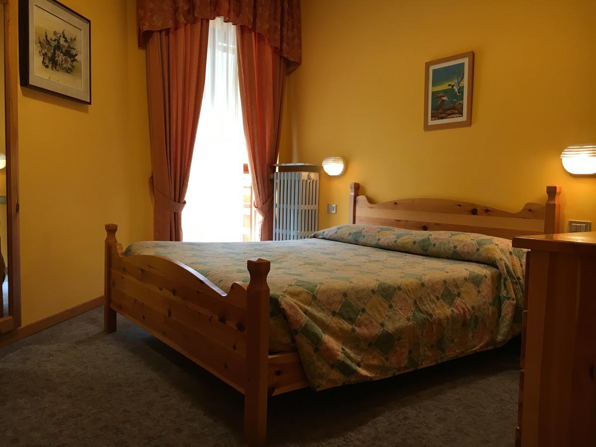 Hotel Le Pinete 皮亚扎托雷 外观 照片