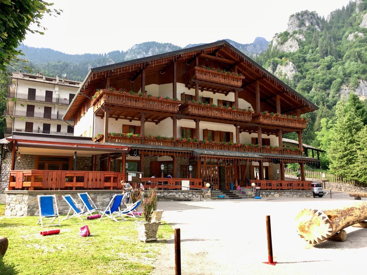 Hotel Le Pinete 皮亚扎托雷 外观 照片